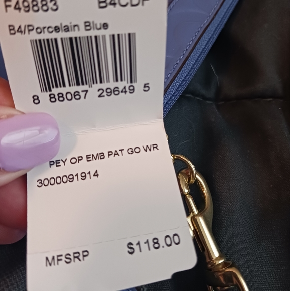 NWT! 🎁🎄 Beautiful Quilted Coach Wristlet! - Picture 15 of 15